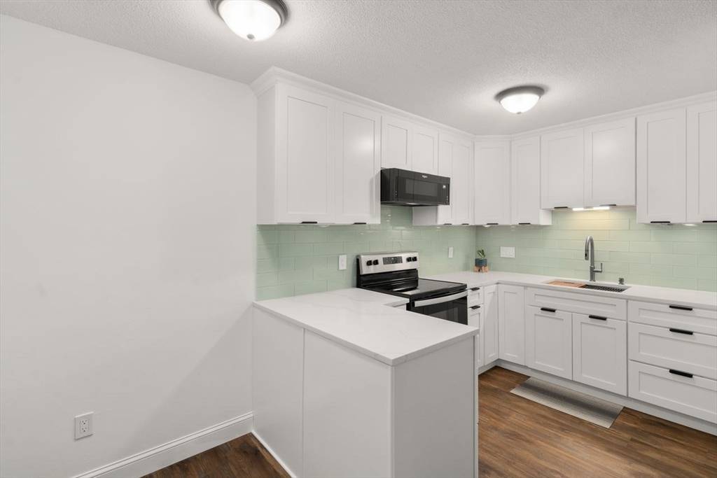 Plymouth, MA 02360,3 Chapel Hill Dr #6