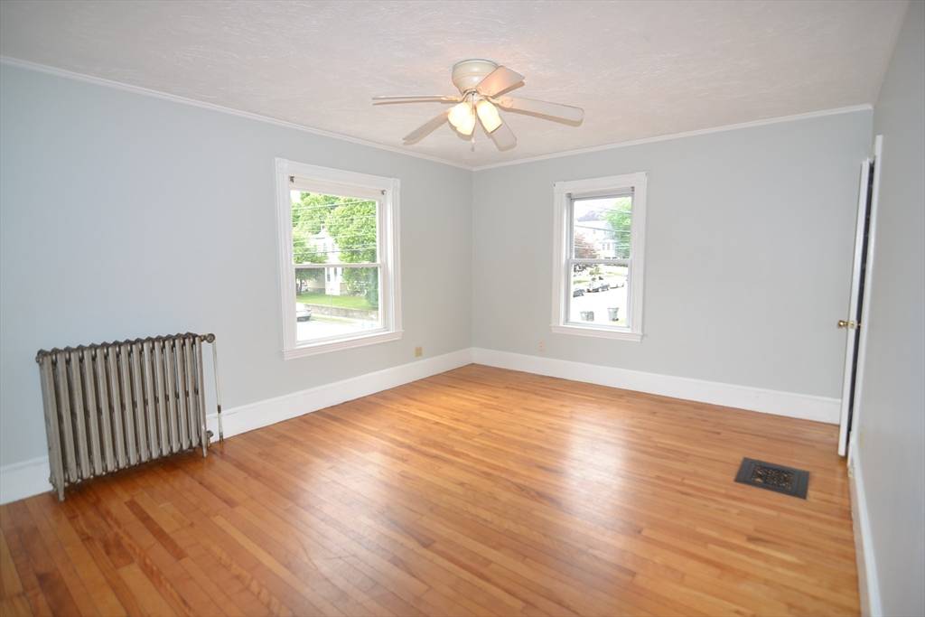 Framingham, MA 01702,208 Irving St #2F