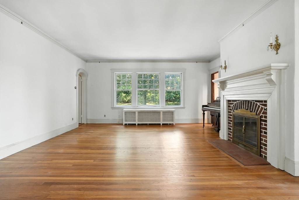Watertown, MA 02472,22 Stoneleigh Cir