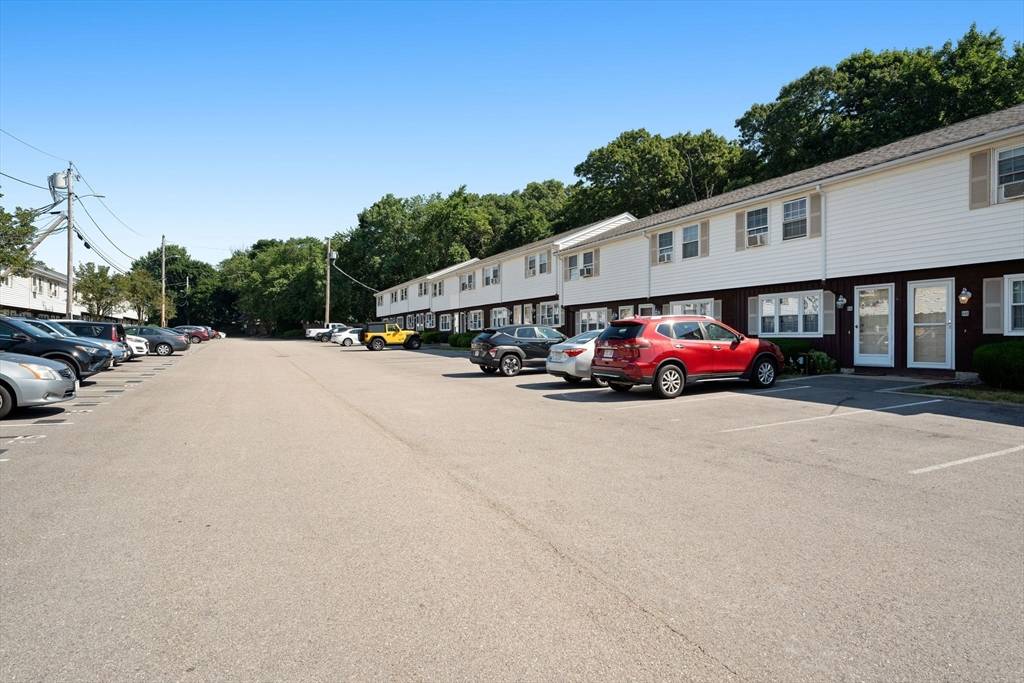 North Attleboro, MA 02760,12 Ba Dr #G