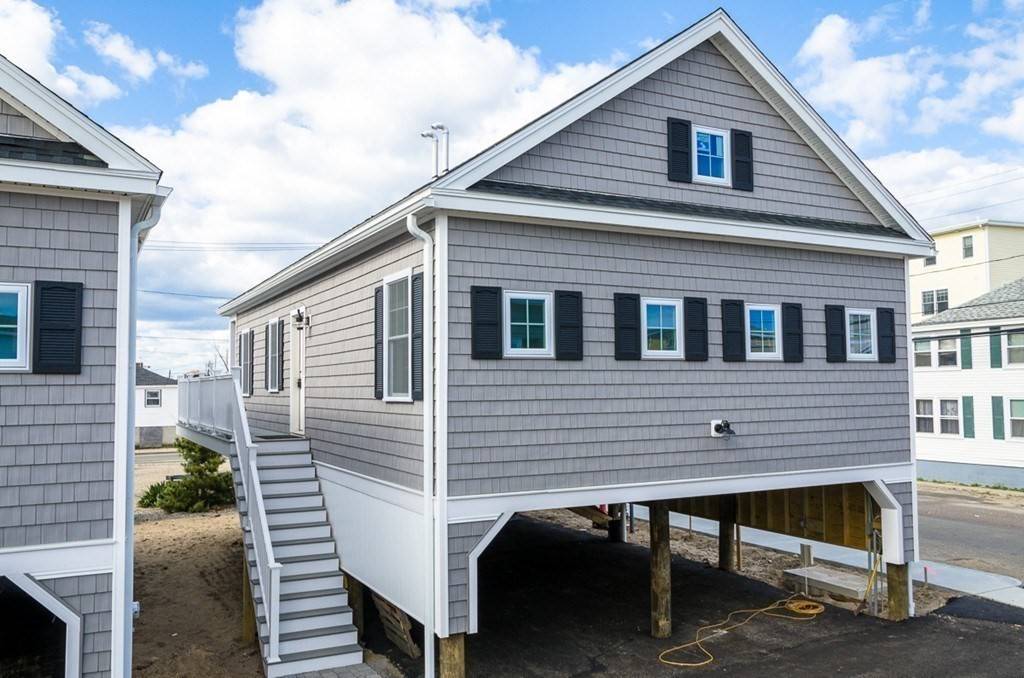 Salisbury, MA 01952,44 Railroad Ave #6