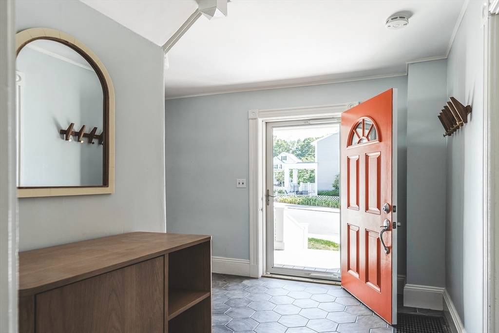 Beverly, MA 01915,10 Mckinley Ave