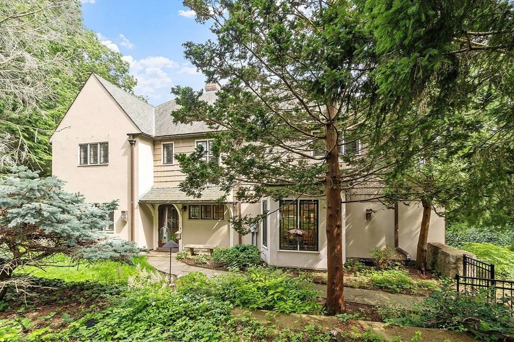 Swampscott, MA 01907,455 Puritan Rd