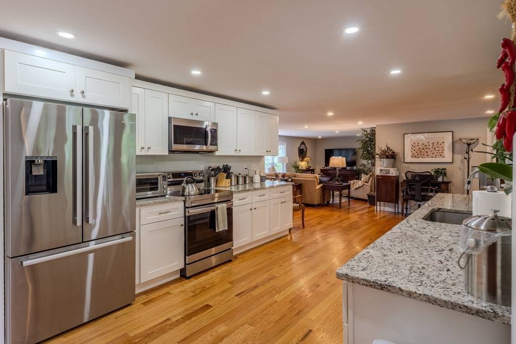 Seekonk, MA 02771,39 Sunset Dr