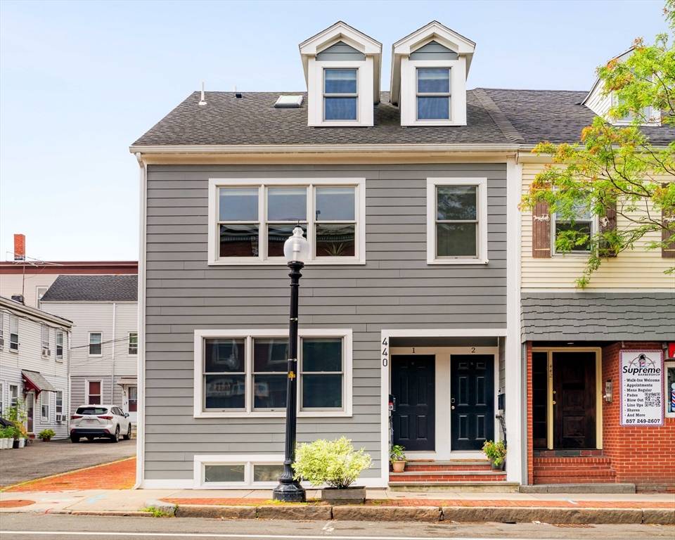 Cambridge, MA 02141,440 Cambridge Street #Upper