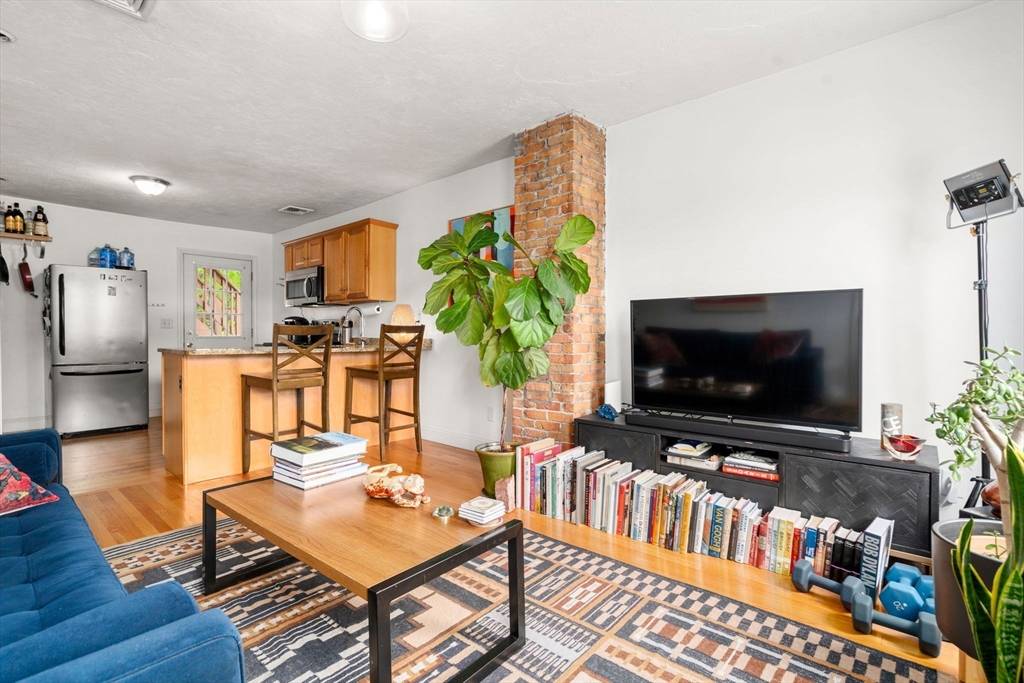 Boston, MA 02127,372 Athens St #2