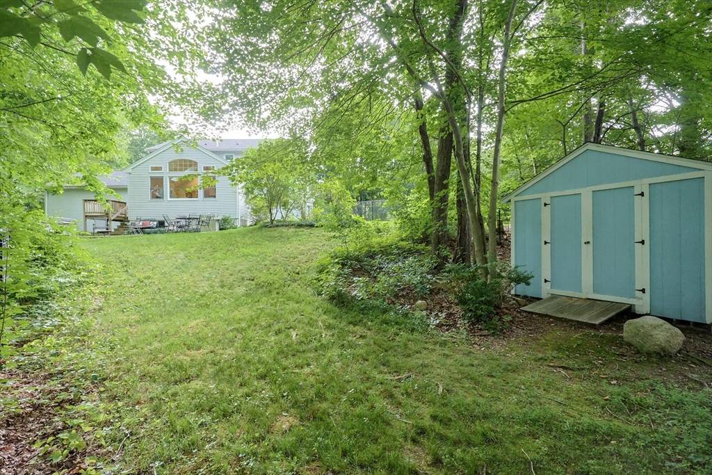 Medway, MA 02053,4 Rainbow Dr