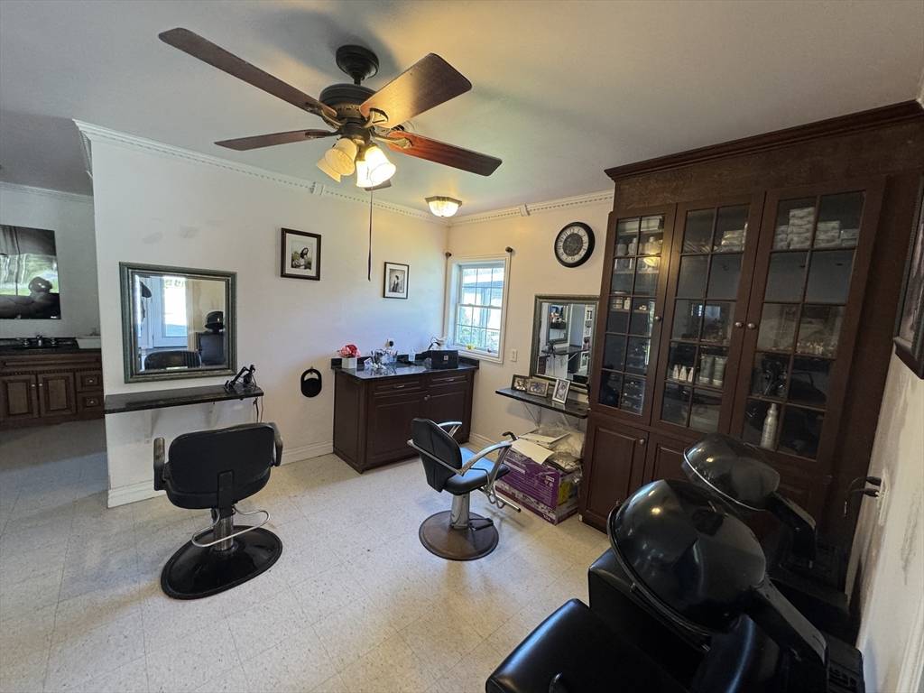 Plympton, MA 02367,364 Main St