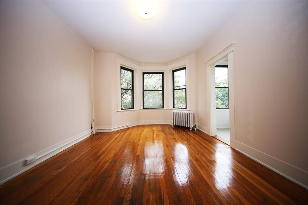 Boston, MA 02115,39 Hemenway St #19