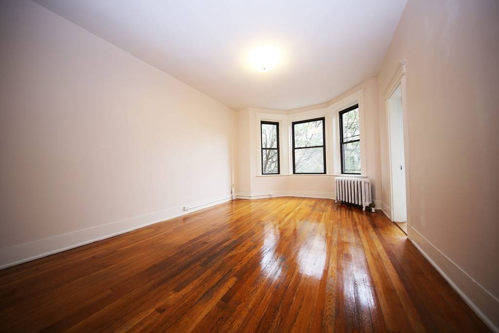 Boston, MA 02115,39 Hemenway St #19