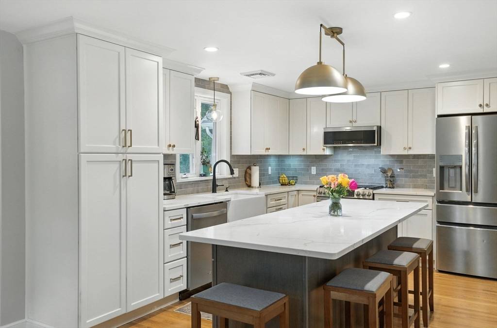Bedford, MA 01730,1 Glenridge Dr