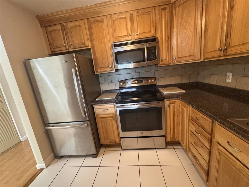 Framingham, MA 01702,11 Weld St #37