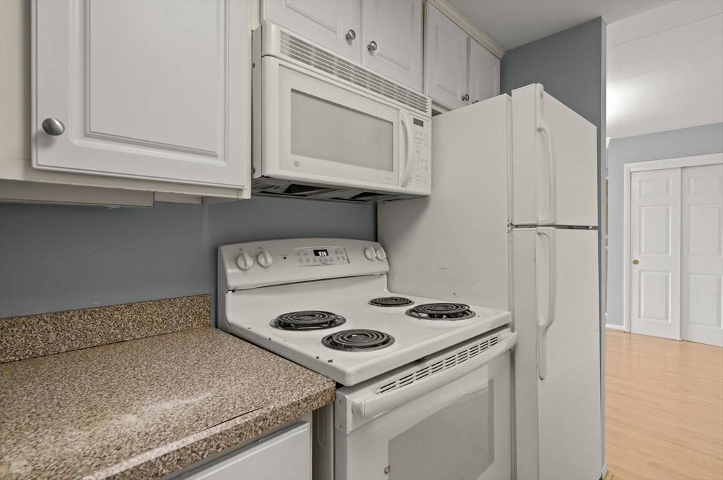 Stoneham, MA 02180,122 Main St #402