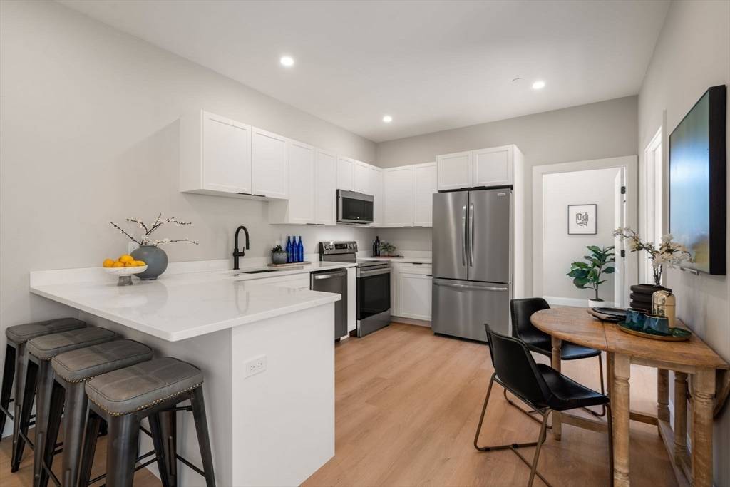 Wilmington, MA 01887,7 Cross St #102