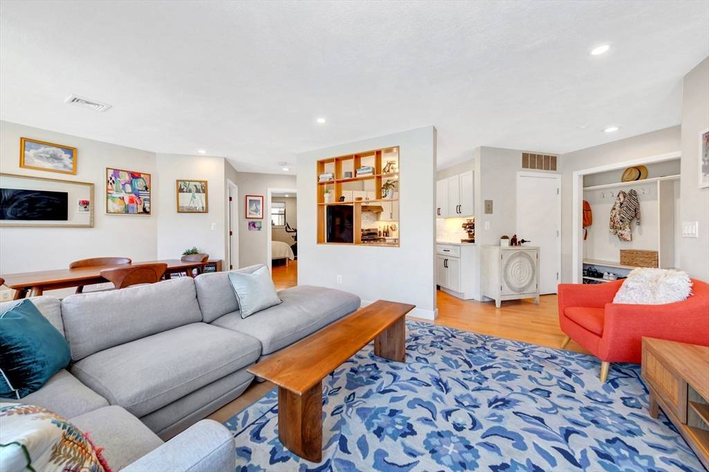 Boston, MA 02215,100 Riverway #6