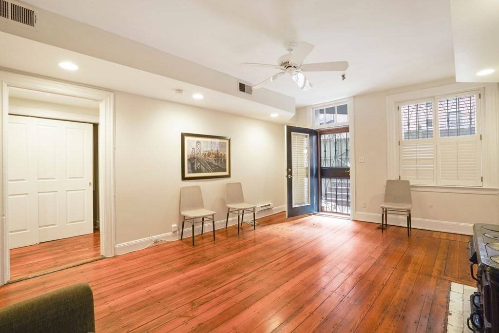 Boston, MA 02116,296 Marlborough St. #1