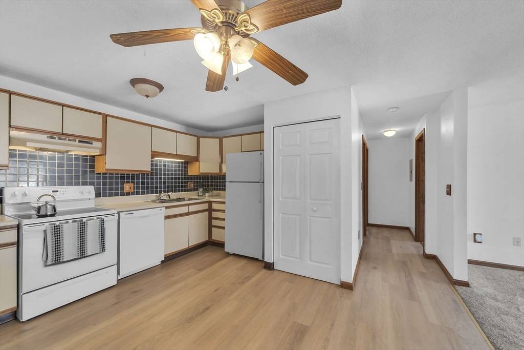South Hadley, MA 01075,41 W Summit St #61