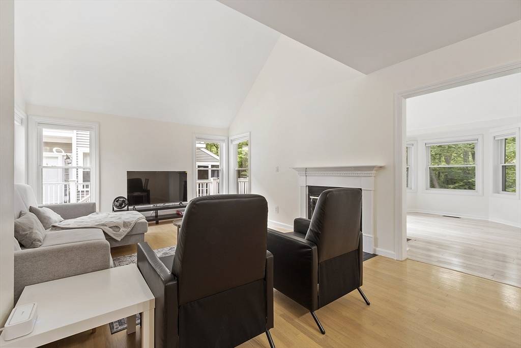 Burlington, MA 01803,5 Maple Ridge Dr #5