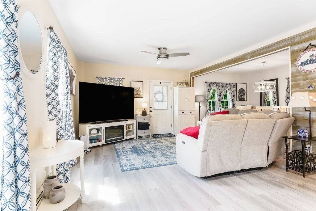 Seekonk, MA 02771,484 Taunton Ave