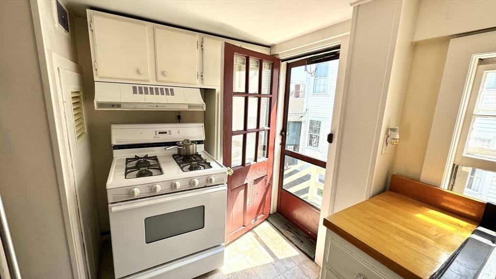 Marblehead, MA 01945,1 Washington St #2