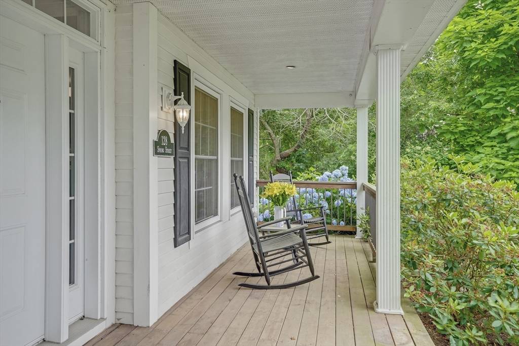 Tisbury, MA 02568,128-136 Spring St