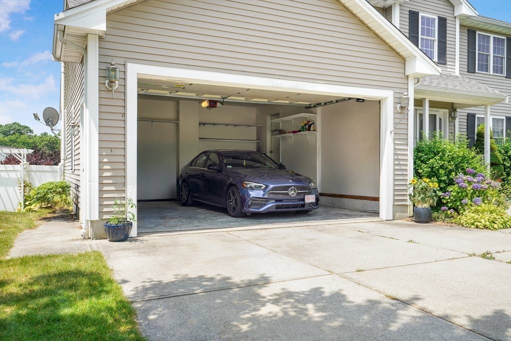 New Bedford, MA 02740,9 Aranea Cir
