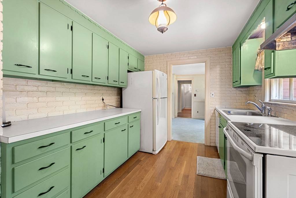 Wenham, MA 01984,10 Maple St