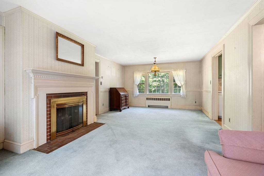 Wenham, MA 01984,10 Maple St