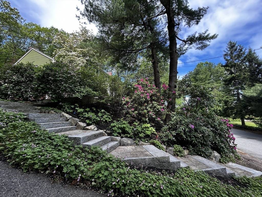 Westwood, MA 02090,162 Mayfair Dr