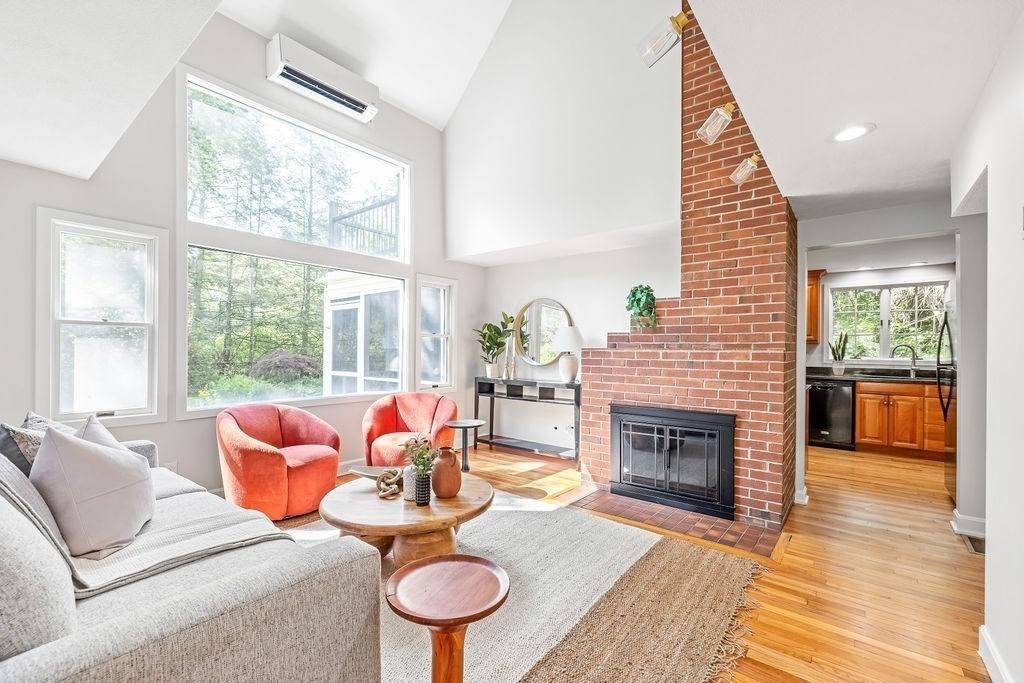 Sudbury, MA 01776,18 Brook Ln