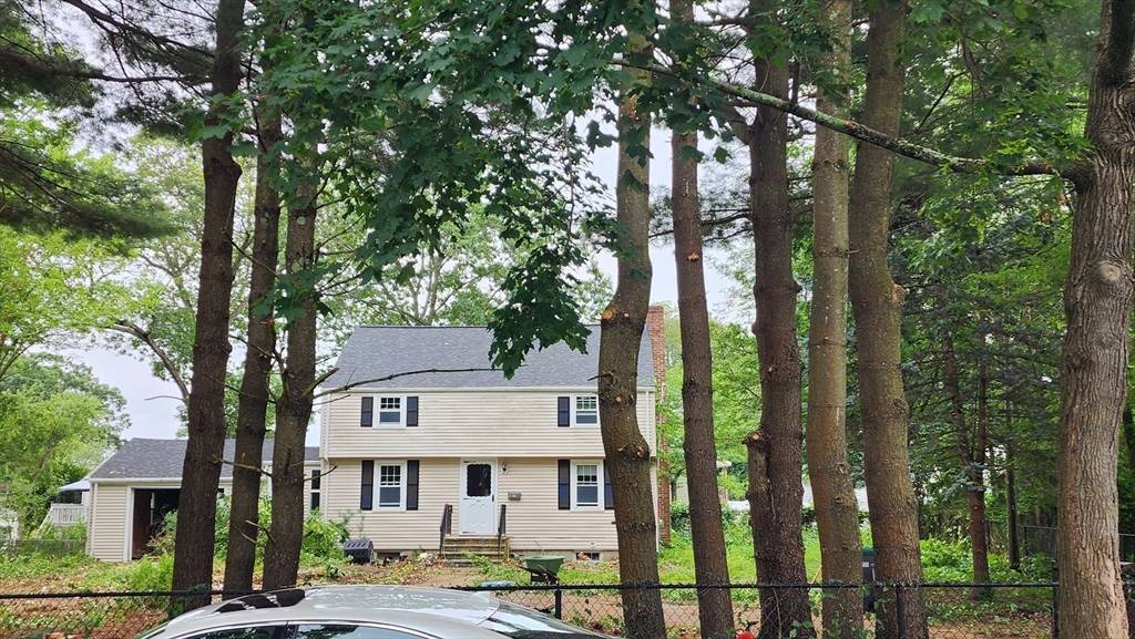 Dedham, MA 02026,99 Paul St