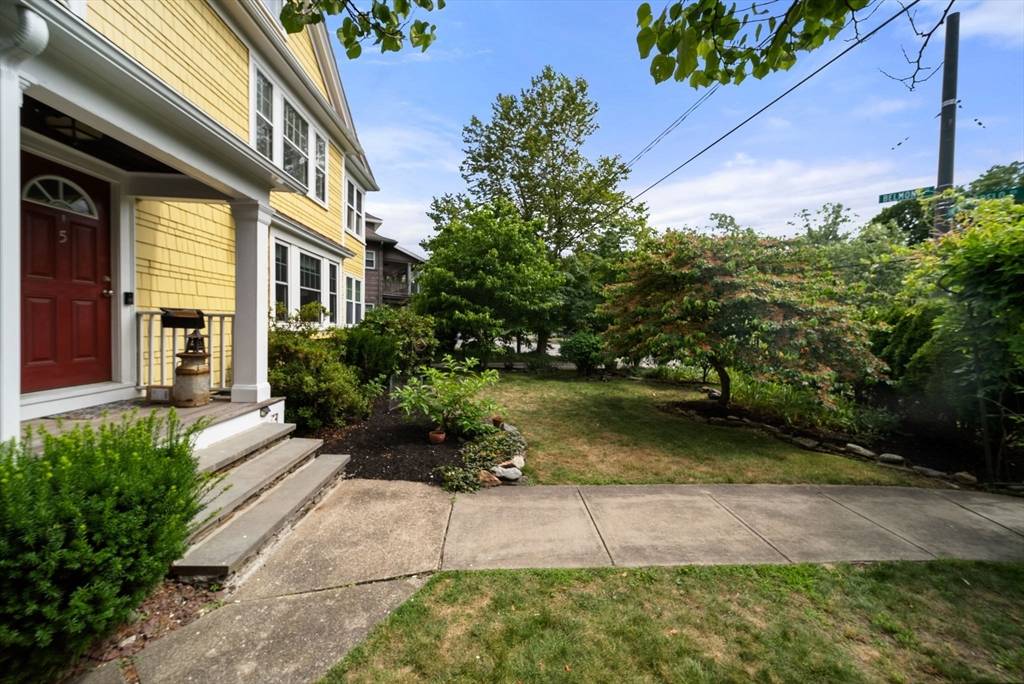 Belmont, MA 02478,7 Pine Street #7