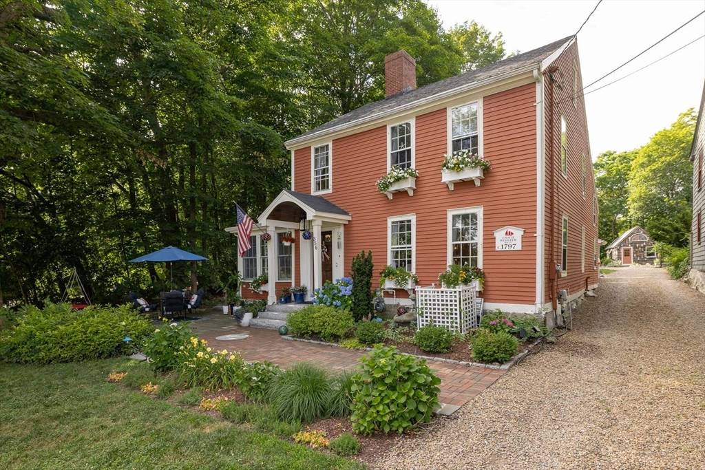 Amesbury, MA 01913,356 Main St