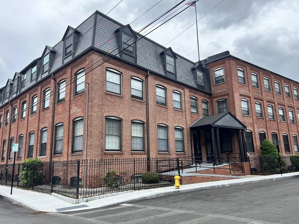 Quincy, MA 02170,10 Weston Ave #220