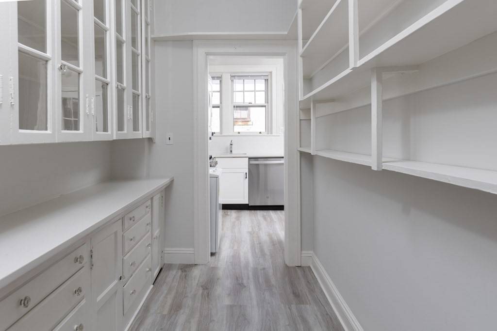 Brookline, MA 02446,20 Park Street #3