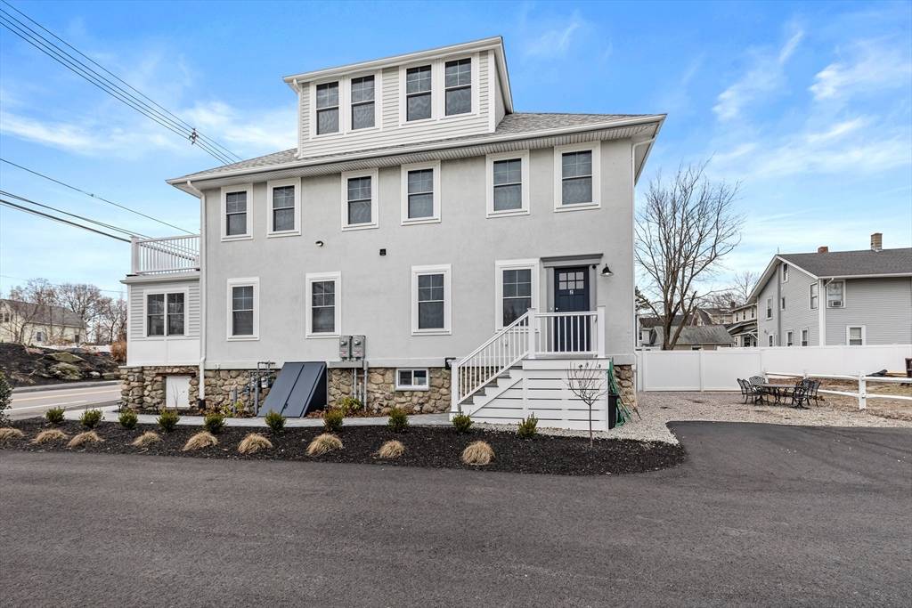 Hull, MA 02045,242 Atlantic Ave #2