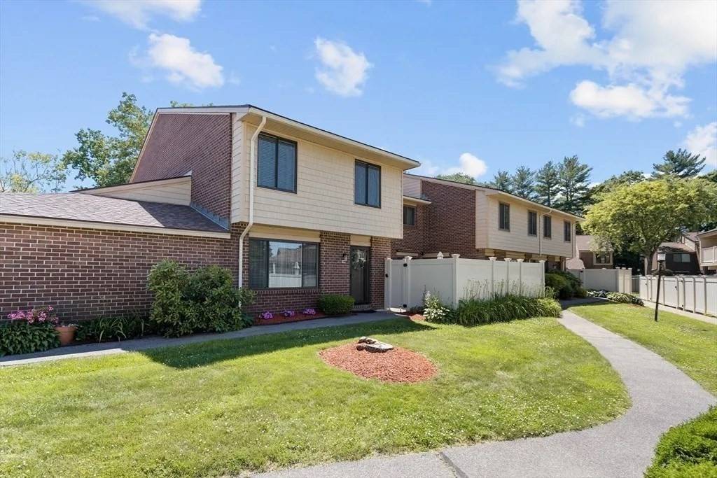 Stoughton, MA 02072,109 Greenbrook Dr #109