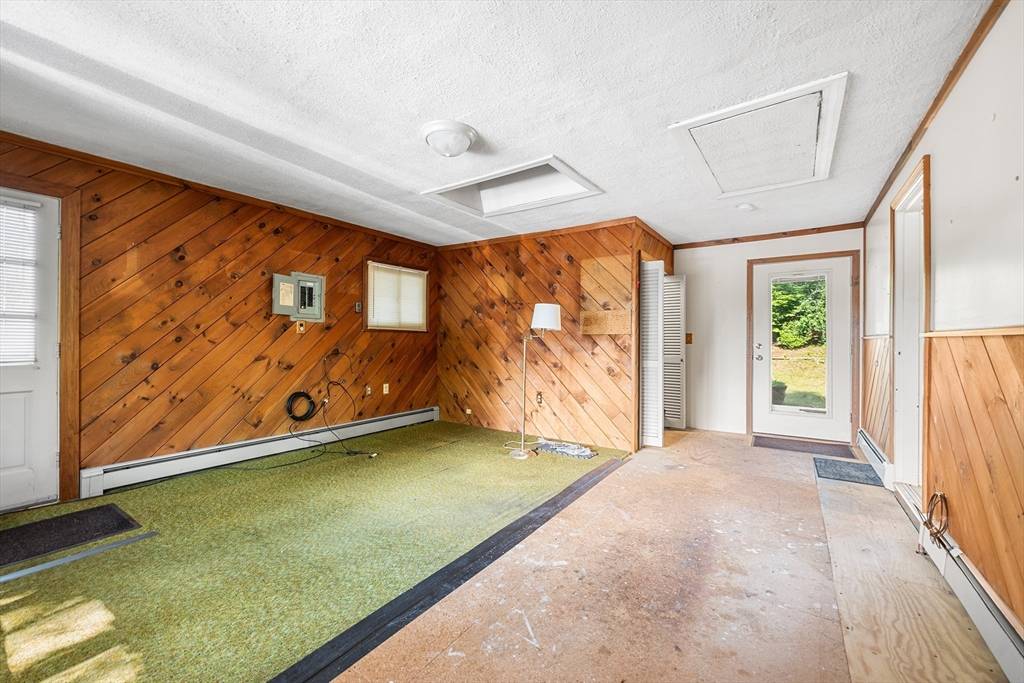 Peabody, MA 01960,2 Curwen Rd