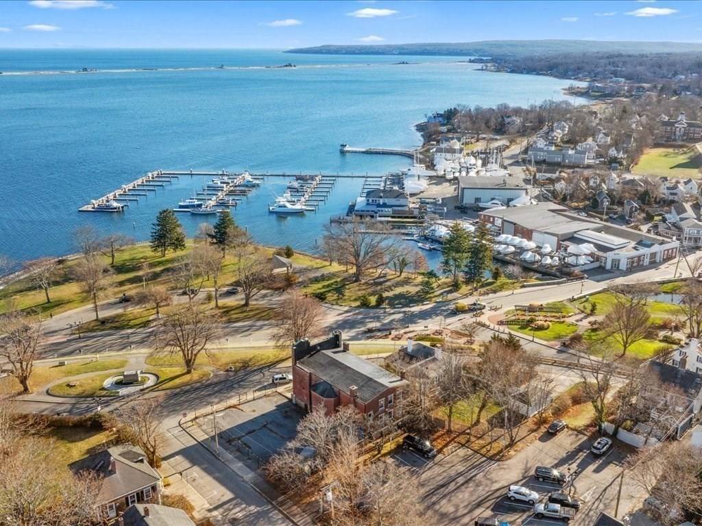 Plymouth, MA 02360,8 Carver Street