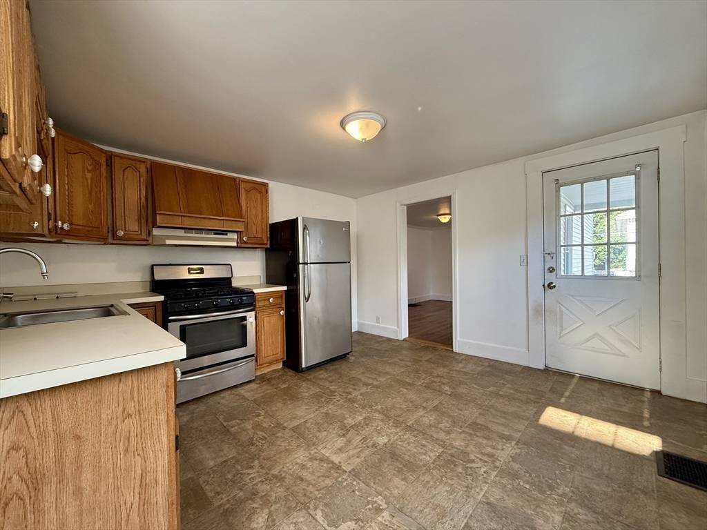 North Attleboro, MA 02760,42 Broad St