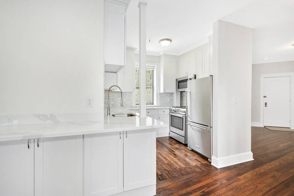 Boston, MA 02215,11 Park Dr #11-22