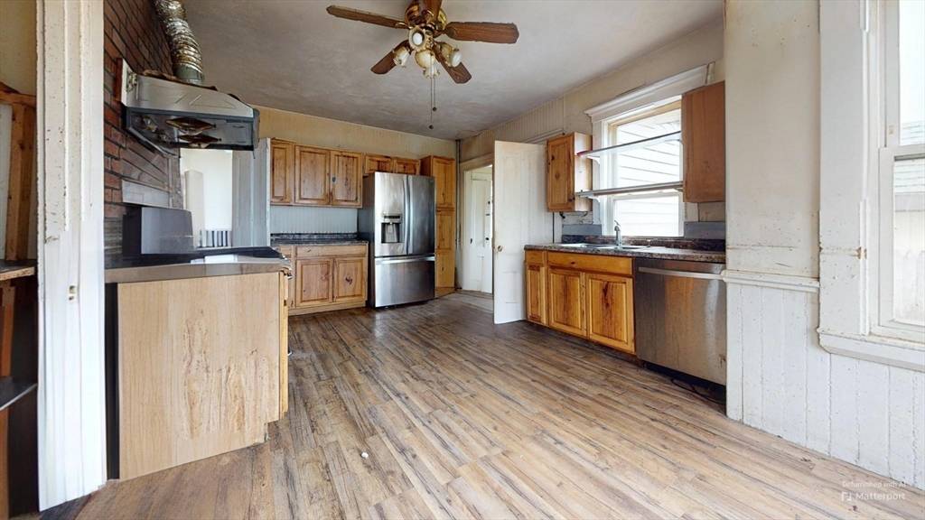Waltham, MA 02453,9 Robbins St