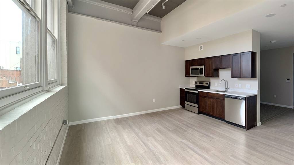 Worcester, MA 01609,6 Chatham Street #102