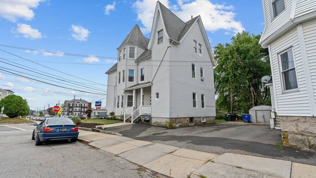 Fall River, MA 02721,835-837 Stafford Rd