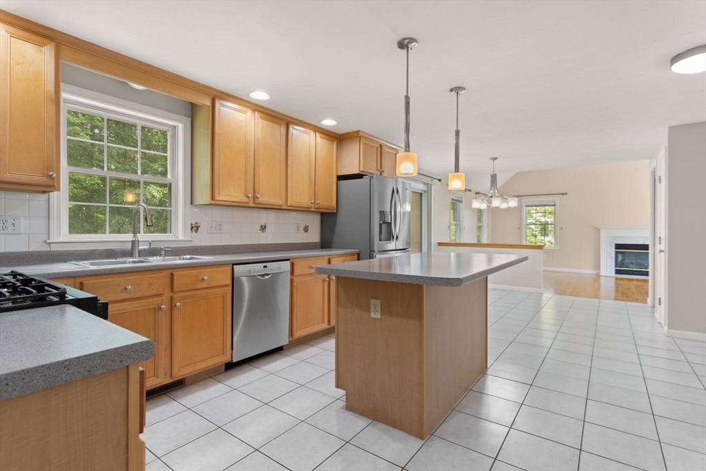 Westford, MA 01886,24 Caldwell Dr