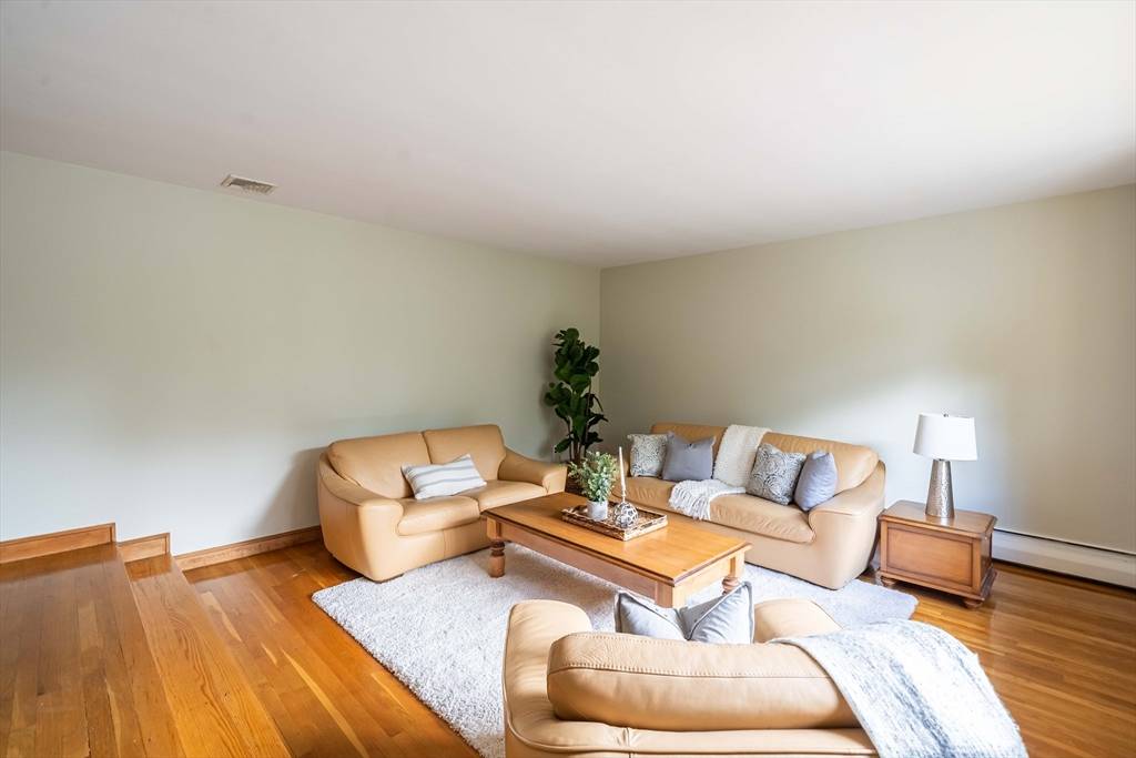 Lexington, MA 02420,49 Eldred St