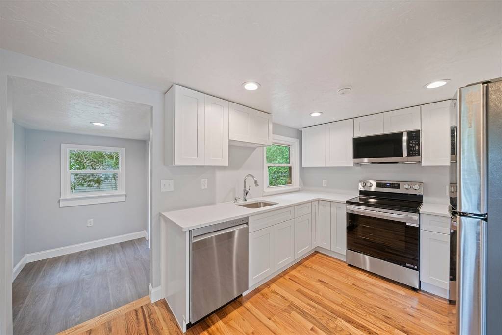 Halifax, MA 02338,13 Hickory Rd