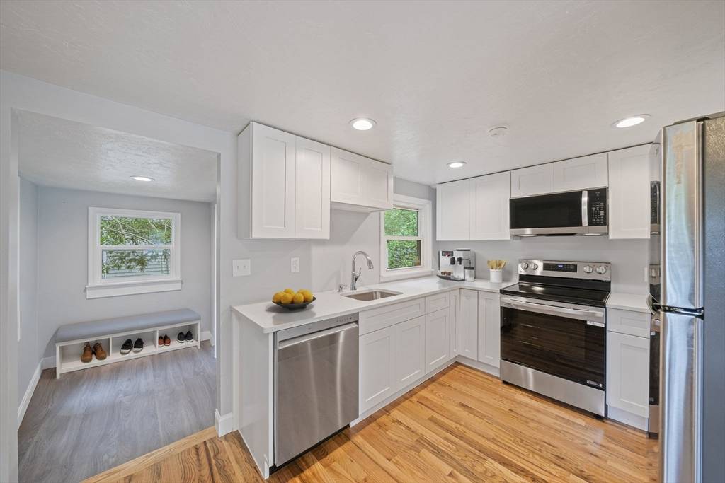 Halifax, MA 02338,13 Hickory Rd