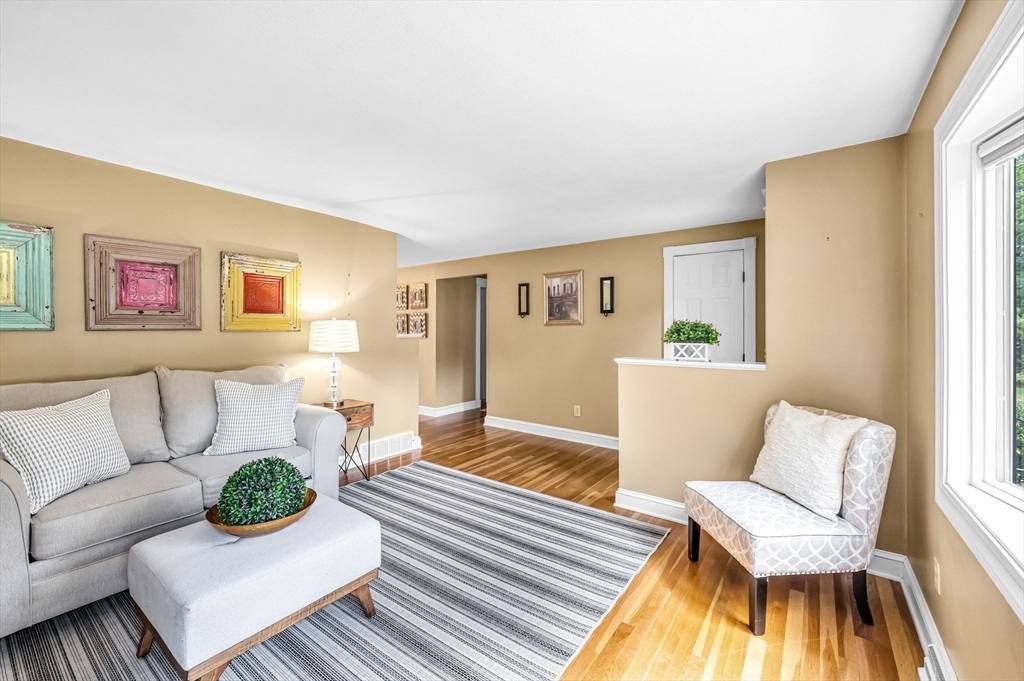 Longmeadow, MA 01106,118 Yarmouth Street