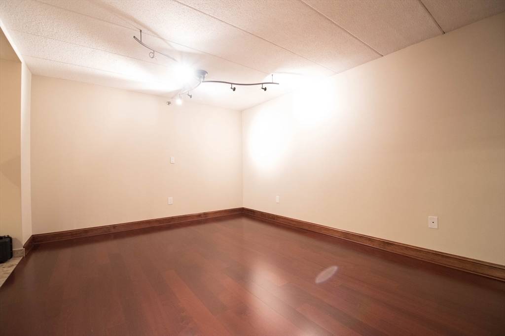 Boston, MA 02135,1933 Commonwealth Ave #611